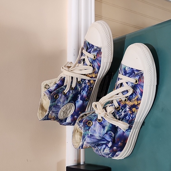 Converse Shoes - Converse All Stars hightops women's size 7